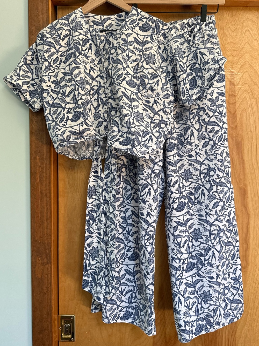 Small Blue & White Floral Button-Up Tie Front Top Coordinated Set Available - Picture 5 of 12